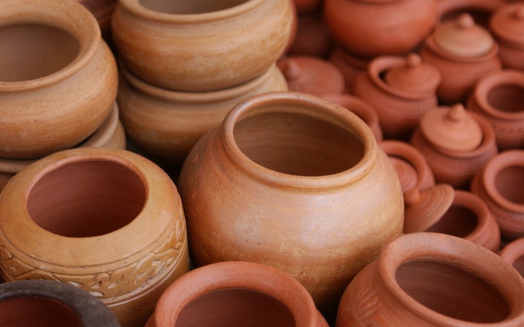 Utiliser la culture de pots en céramique pour apporter une touche d’élégance à votre jardin